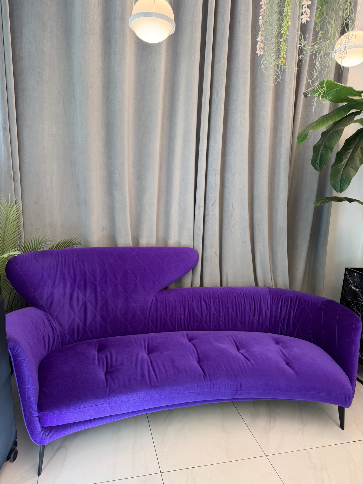 Sofá morado terciopelo