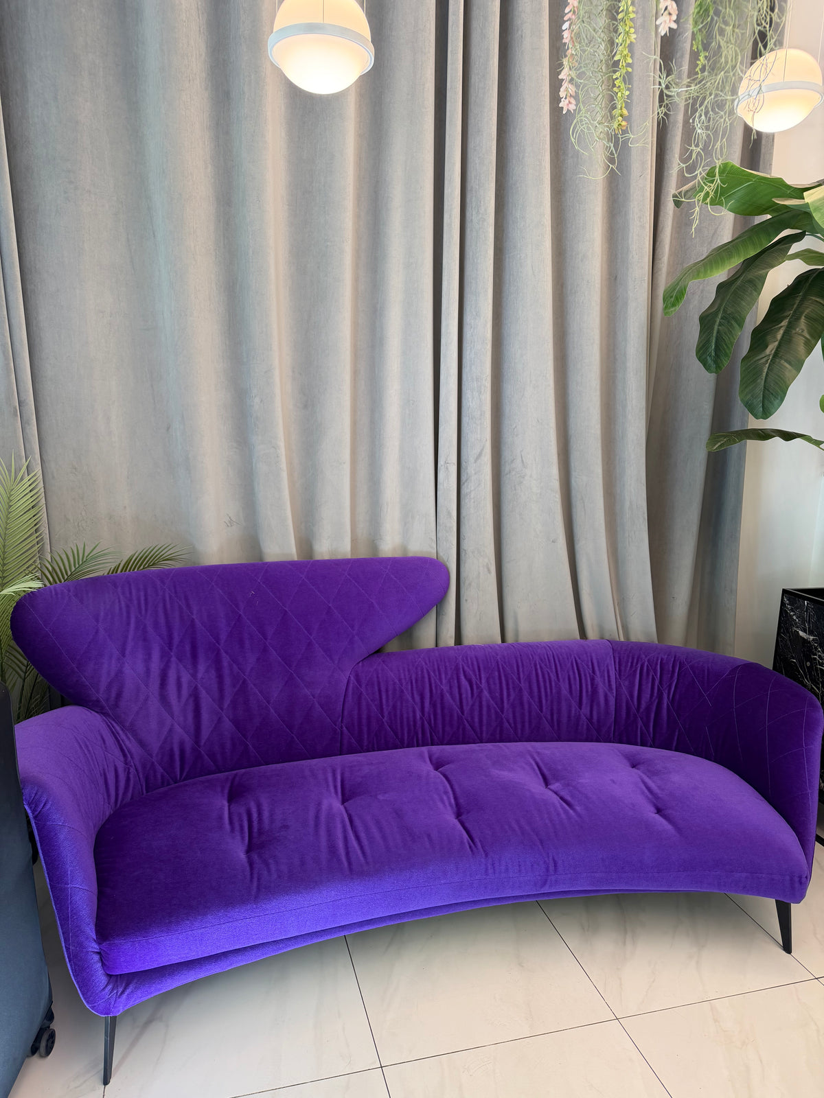 Sofá morado terciopelo