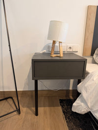 Mesa anclada gris (pequeña, pared)
