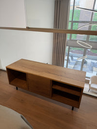 Mueble bajo TV madera (x2, distribución distinta)