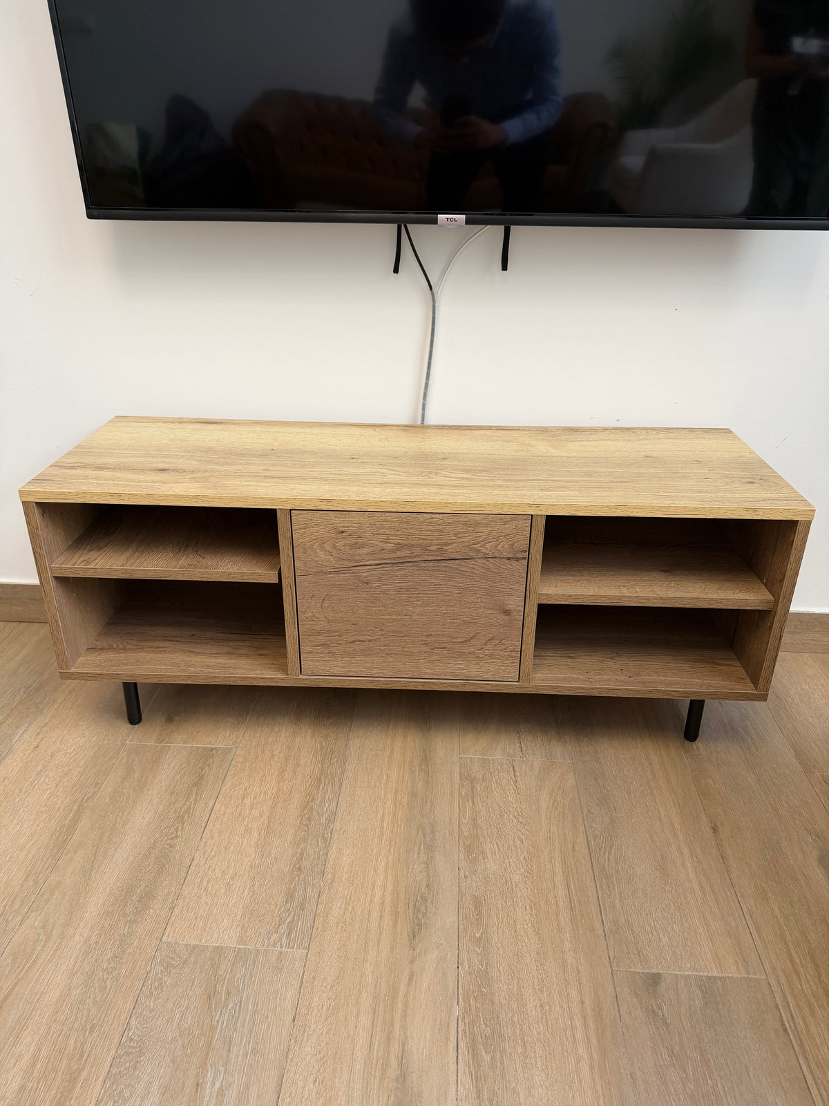 Mueble bajo TV madera (x2, distribución distinta)