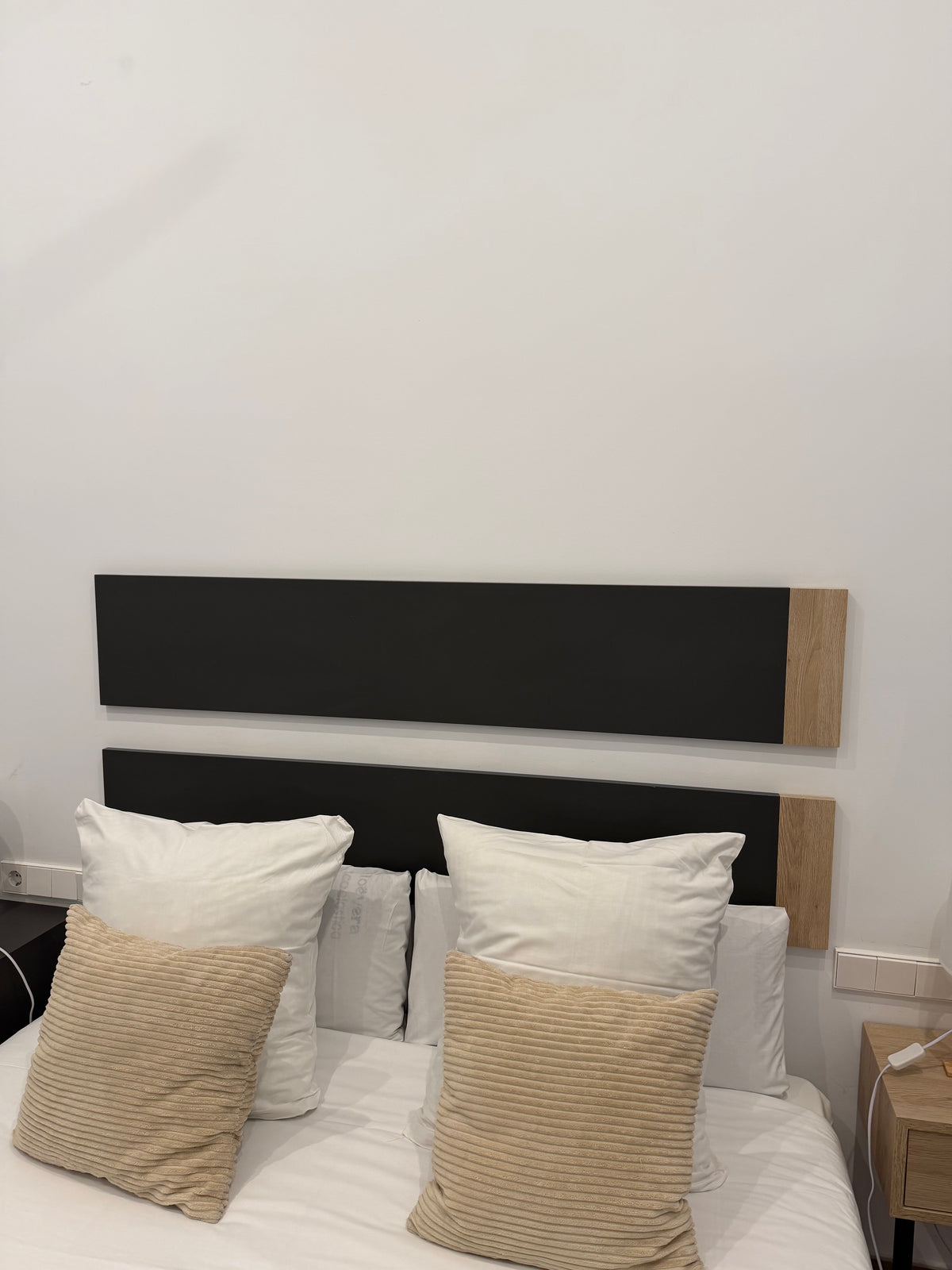 Cabecero negro y madera (mod. 2, distinto)