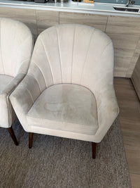 Sillón beige tipo concha