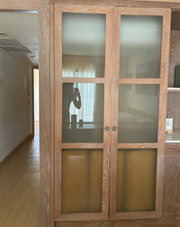 Puertas de armario de madera con cristal