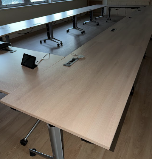 Mesa de Reuniones Madera Clara