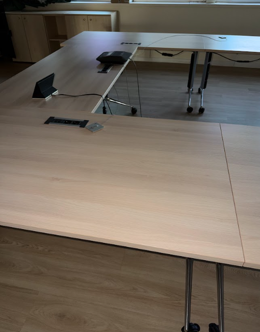 Mesa de Reuniones Madera Clara