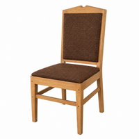 Silla de madera tapizada en marrón