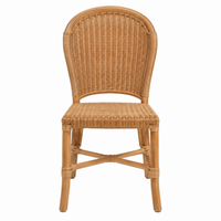 Silla de mimbre con respaldo alto