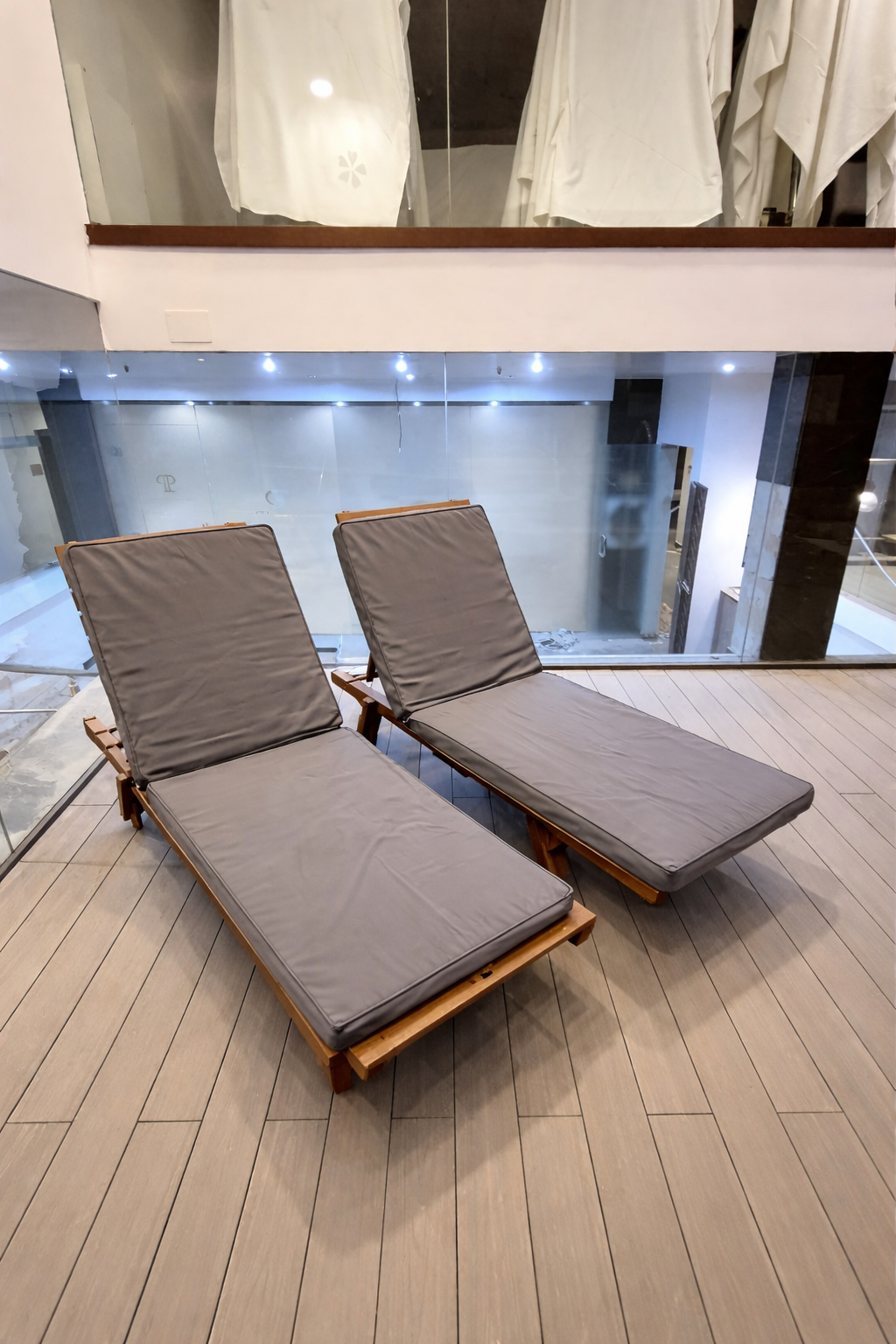 Chaises longues