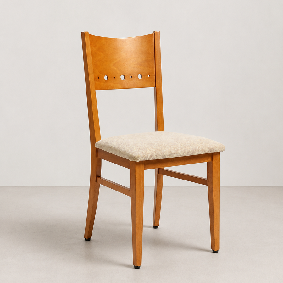 Chaise en bois sans accoudoirs