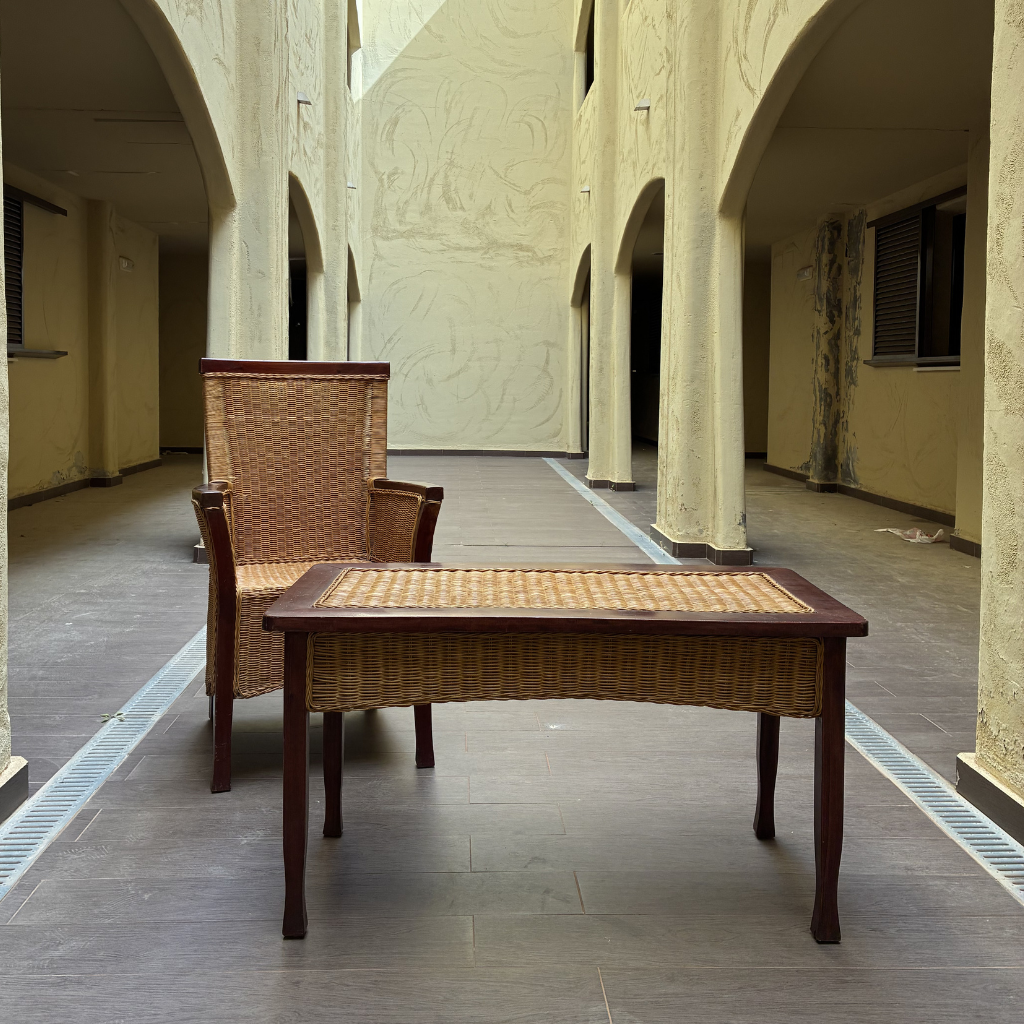 Conjunto de mesa y silla de estilo Mediterraneo
