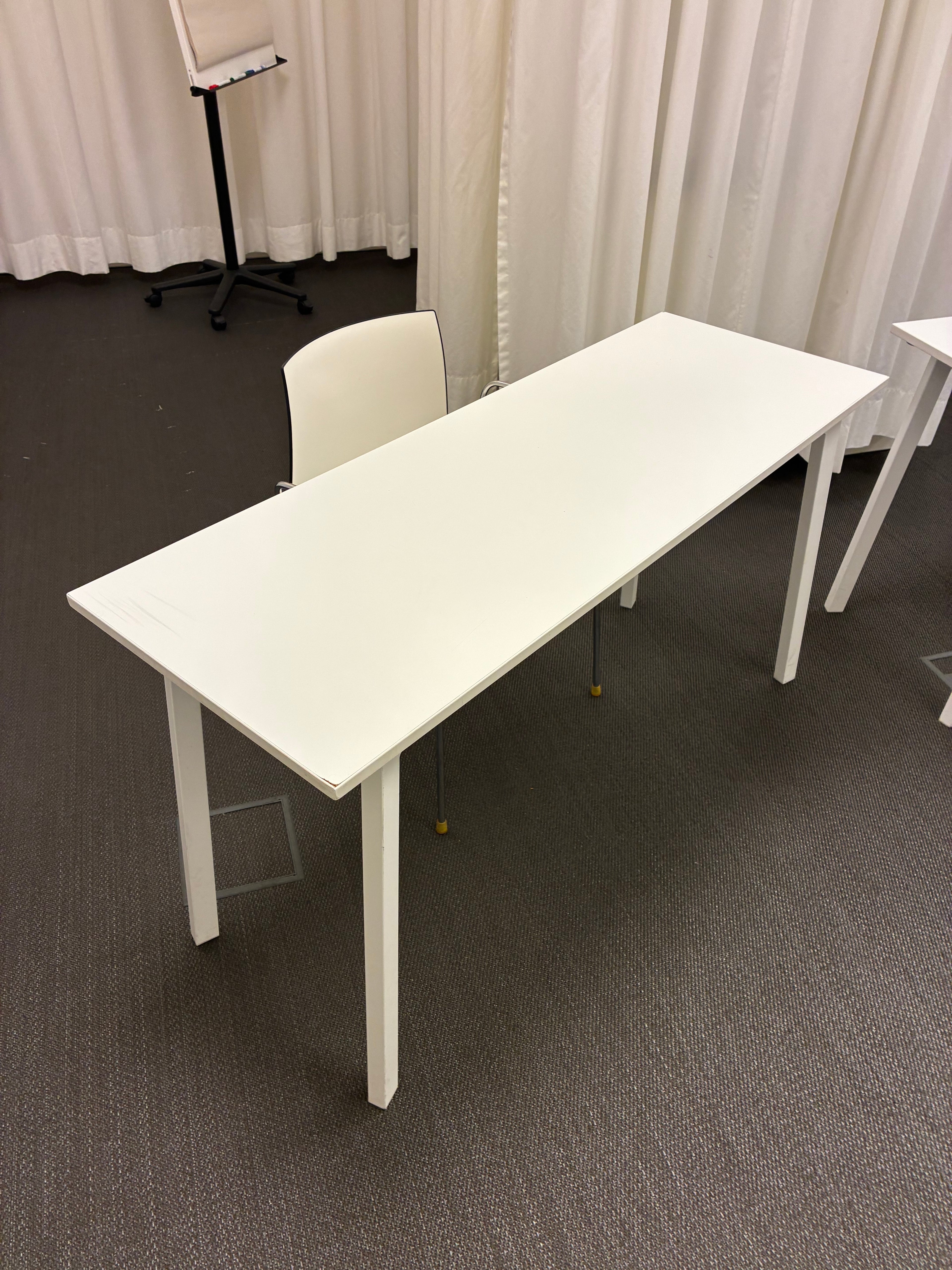 Mesa branca de escritório (120x45cm)
