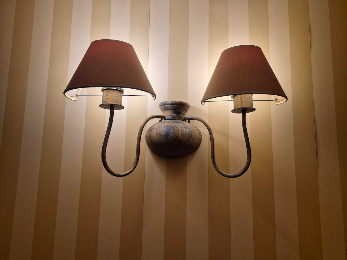 Aplique de pared doble con pantallas