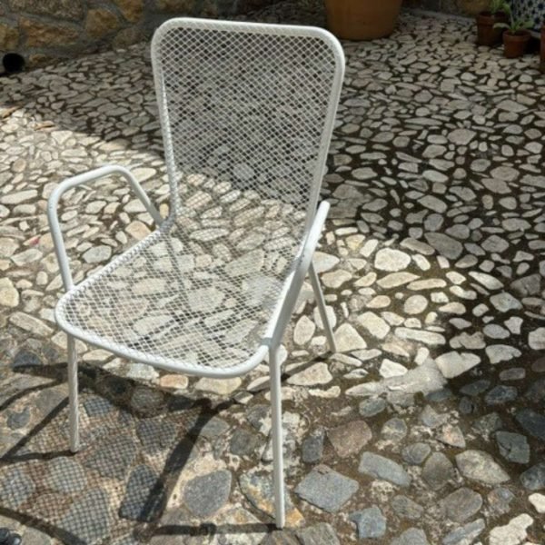 Silla metal exterior