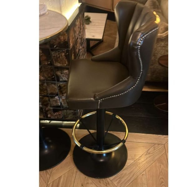 Tabouret en cuir noir