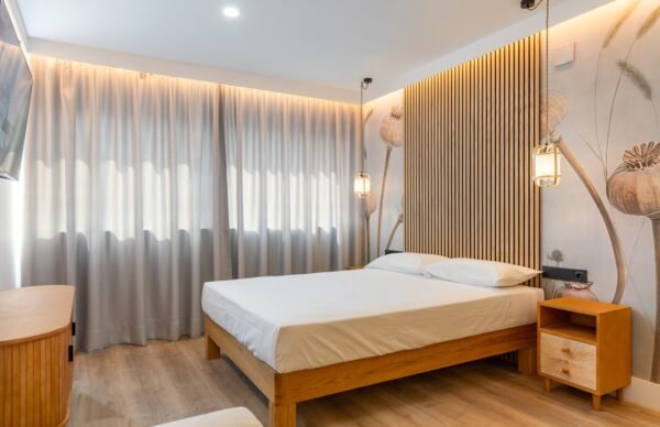Cama de madera de roble maciza y colchón a estrenar