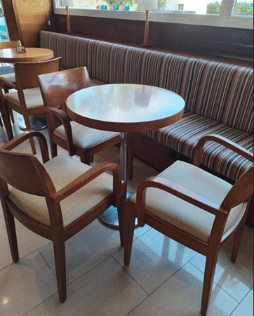 Mesa redonda baja de madera