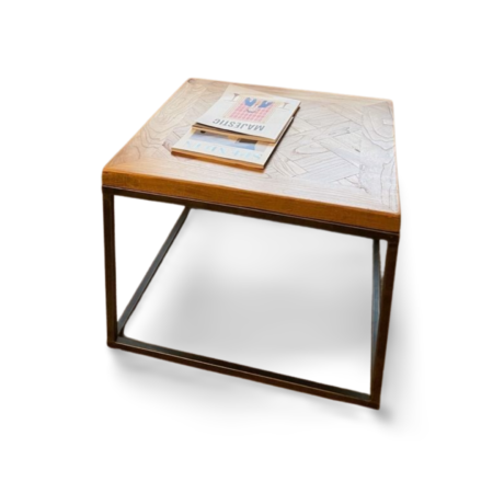 Mesa auxiliar de madera y estructura metálica