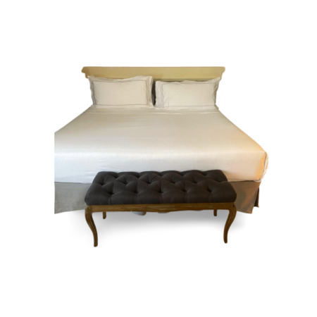 Banco pie de cama de madera y base negra