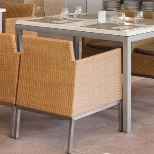 Table de terrasse extérieure